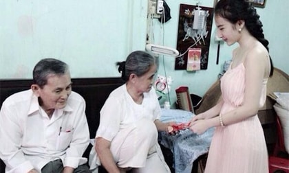 Angela Phương Trinh dịu hiền đi chúc Tết ông bà