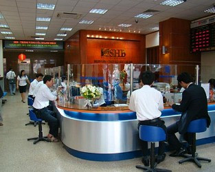 Gia đình "bầu" Hiển đang gom cổ phiếu SHB?