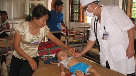 Vòi vĩnh đòi quà bệnh nhân, kỷ luật 7 cán bộ, bác sỹ