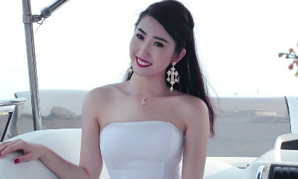 Thuý Ngân cá tính với sinh nhật trên du thuyền