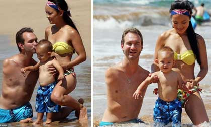 Nick Vujicic hạnh phúc đi biển với vợ và con trai