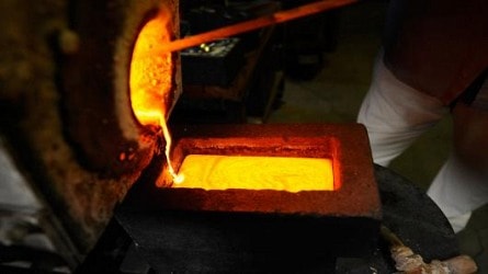 Vàng chạm đỉnh 3 tuần khi căng thẳng Ukraina leo thang