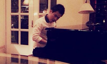 Vũ Khắc Tiệp trổ tài chơi piano khiến fan "mắt tròn mắt dẹt"