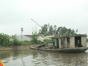 Bị vỡ sọ vì đuổi tàu hút cát trộm