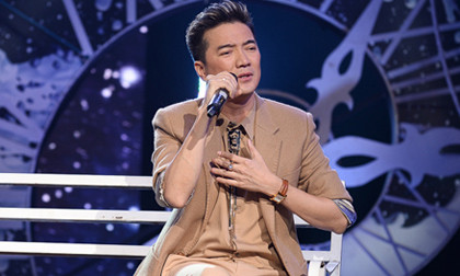 Đàm Vĩnh Hưng bùi ngùi trên sân khấu
