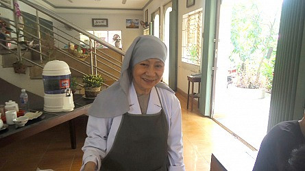 Người phụ nữ nương nhờ cửa phật và những bài thuốc đông y cứu giúp người