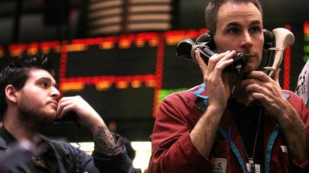 Dow Jones và S&P 500 rút lui sau kỷ lục mới bất chấp báo cáo việc làm lạc quan