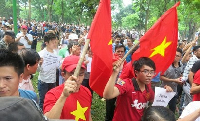 Người dân 3 miền Bắc, Trung, Nam đồng loạt xuống đường phản đối hành động của Trung Quốc
