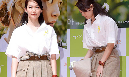 "Hồ ly" Shin Min Ah hồn nhiên diện váy bao bố đi sự kiện