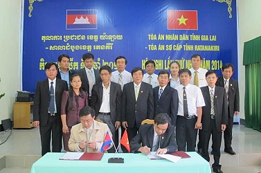 TAND tỉnh Gia Lai và Tòa án sơ cấp tỉnh Ratanakiri (Campuchia) tổ chức Hội nghị lần thứ nhất năm 2014