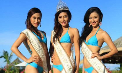 Hoa hậu Đặng Thu Thảo khoe dáng gợi cảm với áo tắm