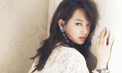 "Hồ ly" Shin Min Ah hoang dại với bộ ảnh đón hè nóng bỏng