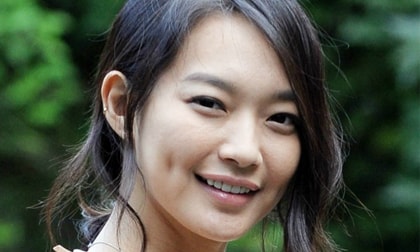 "Mê mệt" nụ cười duyên, quyến rũ đi cùng năm tháng của Shin Min Ah