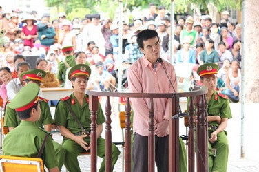 Giết tình nhân của vợ bị lĩnh án tù chung thân