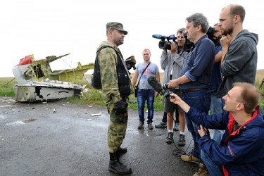 Malaysia yêu cầu bảo vệ hiện trường máy bay MH17 rơi