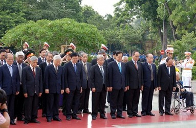Lãnh đạo Đảng, Nhà nước tưởng niệm các Anh hùng liệt sỹ và vào Lăng viếng Chủ tịch Hồ Chí Minh
