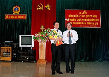Công bố và trao quyết định bổ nhiệm Phó Chánh án TAND tỉnh Gia Lai