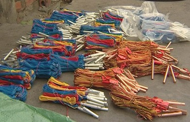 Vợ chồng vào tù vì buôn bán thuốc nổ