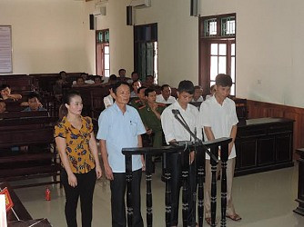 Cấu kết “ăn đất”, 4 cán bộ xã rủ nhau vào tù