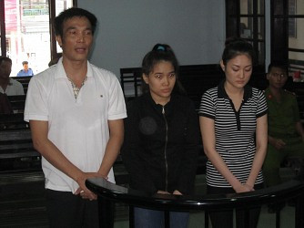 Thiếu nữ đi tù vì đi nhận giúp ma túy