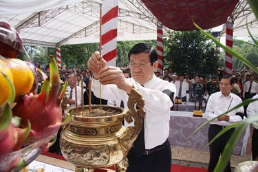 Chủ tịch nước Trương Tấn Sang dự lễ truy điệu và an tang hài cốt liệt sĩ hy sinh tại Nhơn Trạch