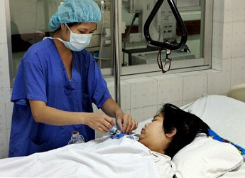 Một bệnh nhân được cứu sống sau ca ghép tim "lạ"