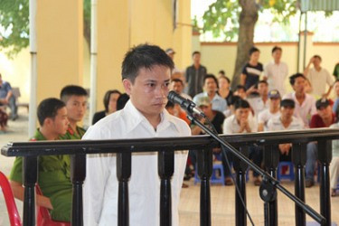 Dùng “bom xăng” giải quyết mâu thuẫn rồi bỏ trốn