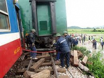 Khắc phục xong sự cố làm tê liệt tuyến đường sắt Bắc Nam