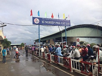 Phà Cát Lái gặp sự cố, nhiều phương tiện không thể qua sông