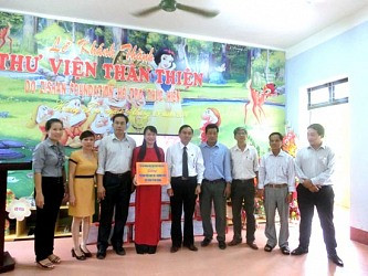 Báo Công lý và TAND tỉnh Thừa Thiên - Huế trao quà từ thiện