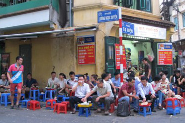 “Ngã tư quốc tế” giữa lòng phố cổ