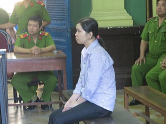 Nước mắt của người đàn bà biến chồng thành đuốc sống