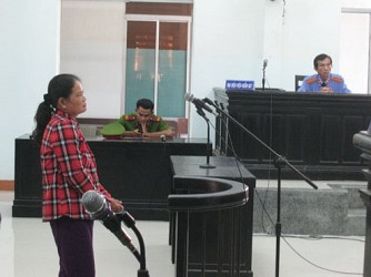 Bênh con đánh gẫy tay hàng xóm