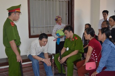 Cất giấu ma túy trong hậu môn cũng bị lộ