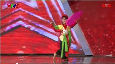 " Thị Mầu" Đức Vĩnh 8 tuổi lên chùa trên sân khấu Tìm kiếm tài năng Việt 2014 tập 2