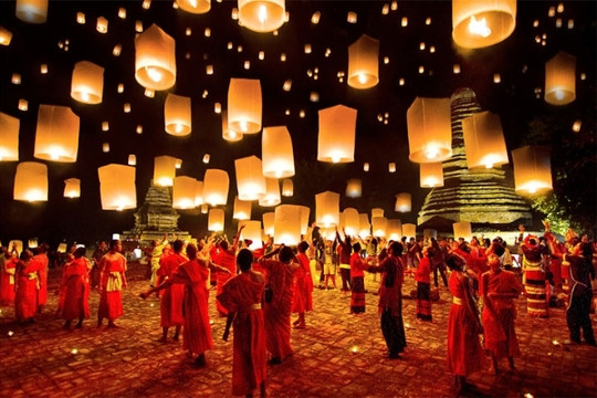 Dự lễ hội Loy Krathong lung linh tại đất nước chùa tháp