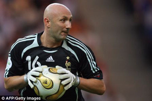 Fabien Barthez - thủ môn mê tín với chiếc đầu trọc bóng