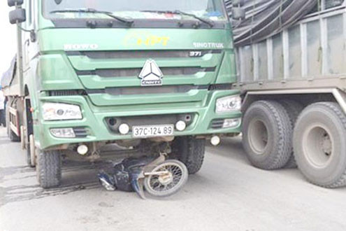 Khởi tố tài xế xe tải đâm chết 3 người trong một gia đình
