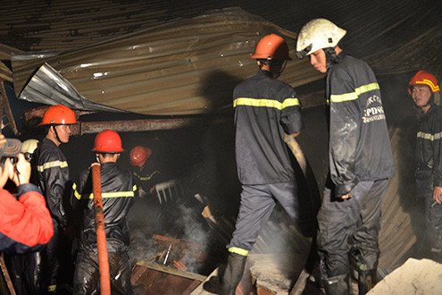 TP. HCM: Cháy lớn thiêu rụi xưởng sản xuất nhang
