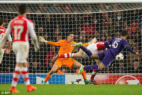 Arsenal 3– 3 Anderlecht: Cơn địa chấn trên sân Emirates