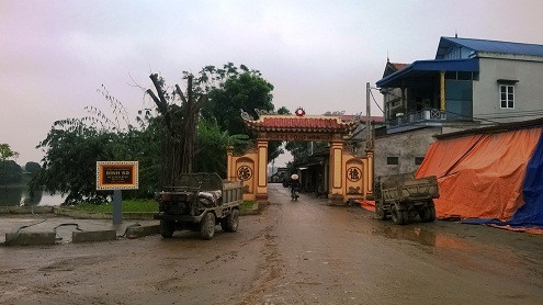 Kỳ lạ ở Hà Nội: Con gái không mang họ bố, con đẻ ngỡ con nuôi