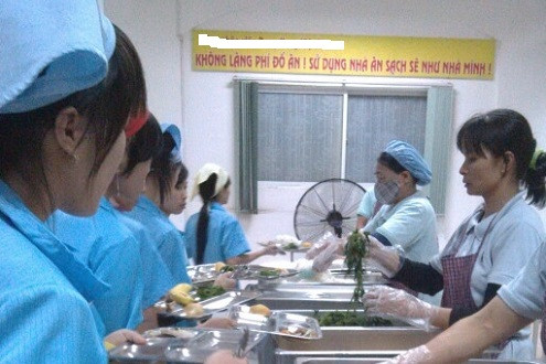 Cơm công nhân, vì sao khó nuốt?