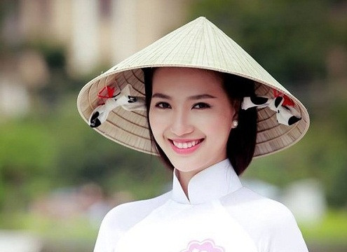 Thí sinh Hoa hậu Việt Nam bỏ thi vì bị "tố" thẩm mỹ