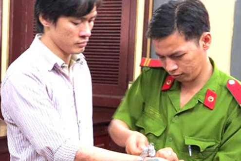 Xét xử vụ chém vợ mang thai thủng dạ con: Đồng ý để bị cáo giám định tâm thần