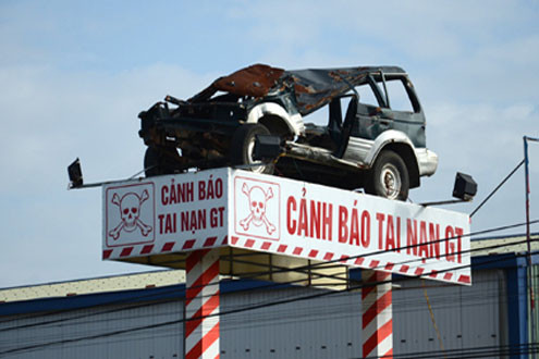 Sáng kiến chế tạo biển báo giao thông từ "sắt vụn"
