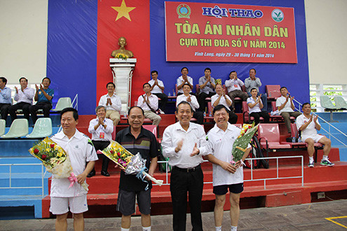Chánh án TANDTC Trương Hoà Bình dự khai mạc Hội thao Cụm thi đua số V - TAND