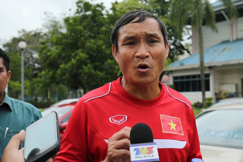 CĐV Malaysia khiến trưởng đoàn Việt Nam lo ngại