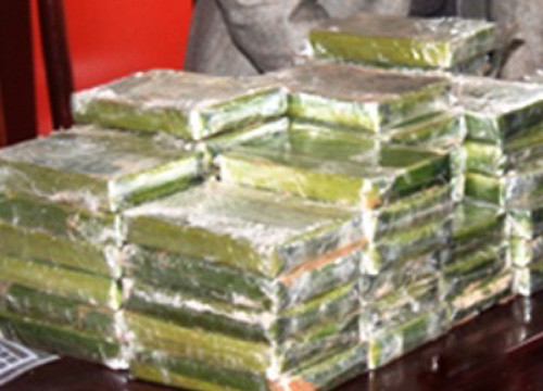 Hòa Bình: Bắt giữ 2 đối tượng vận chuyển 45 bánh heroin