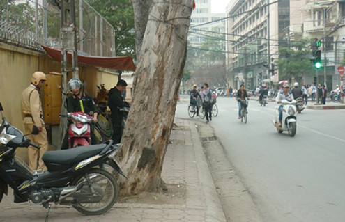 Hà Nội: CSGT đứng khuất, rút chìa khóa xe vi phạm sẽ bị kỷ luật