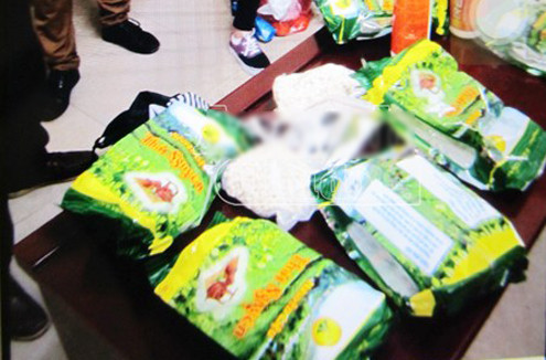 Bắt đối tượng giấu 3,3kg ma tuý và 6668 viên ma tuý tổng hợp trong túi chè xanh